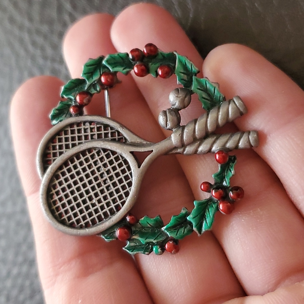 Navika brooch